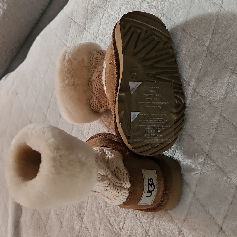 Baby tan Uggs size 7